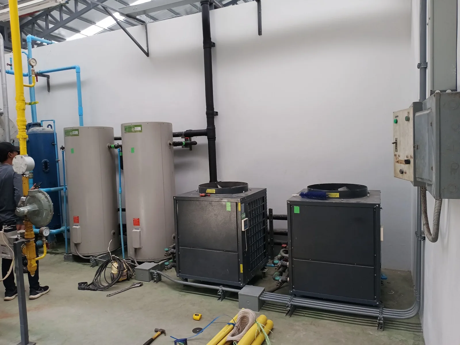 Renovate ระบบน้ำร้อนโรงงานซักรีด โรงแรม 300 ห้อง หาดป่าตอง ภูเก็ต — เปลี่ยนจาก Steam Boiler เป็น Ecotech Heat Pump 500 ลิตร/ชม. 2 ตัว - รูปที่ 2