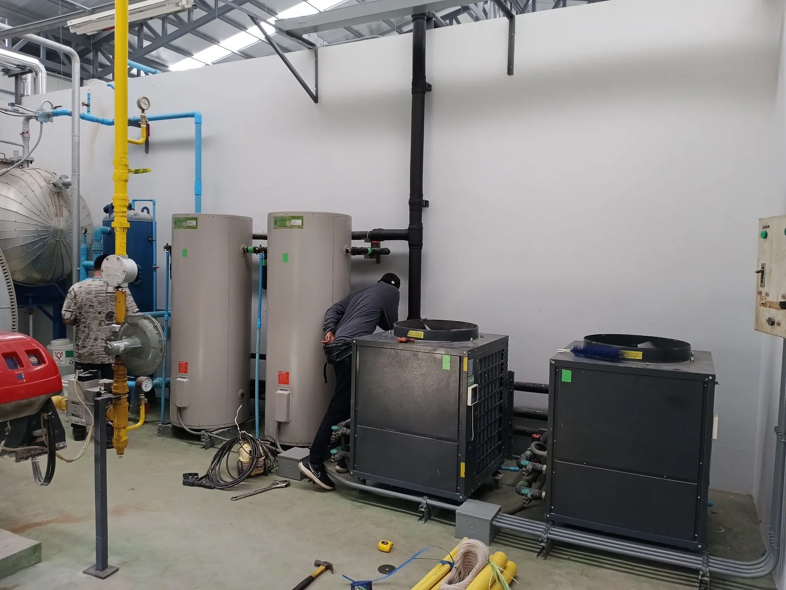 Renovate ระบบน้ำร้อนโรงงานซักรีด โรงแรม 300 ห้อง หาดป่าตอง ภูเก็ต — เปลี่ยนจาก Steam Boiler เป็น Ecotech Heat Pump 500 ลิตร/ชม. 2 ตัว - รูปที่ 3