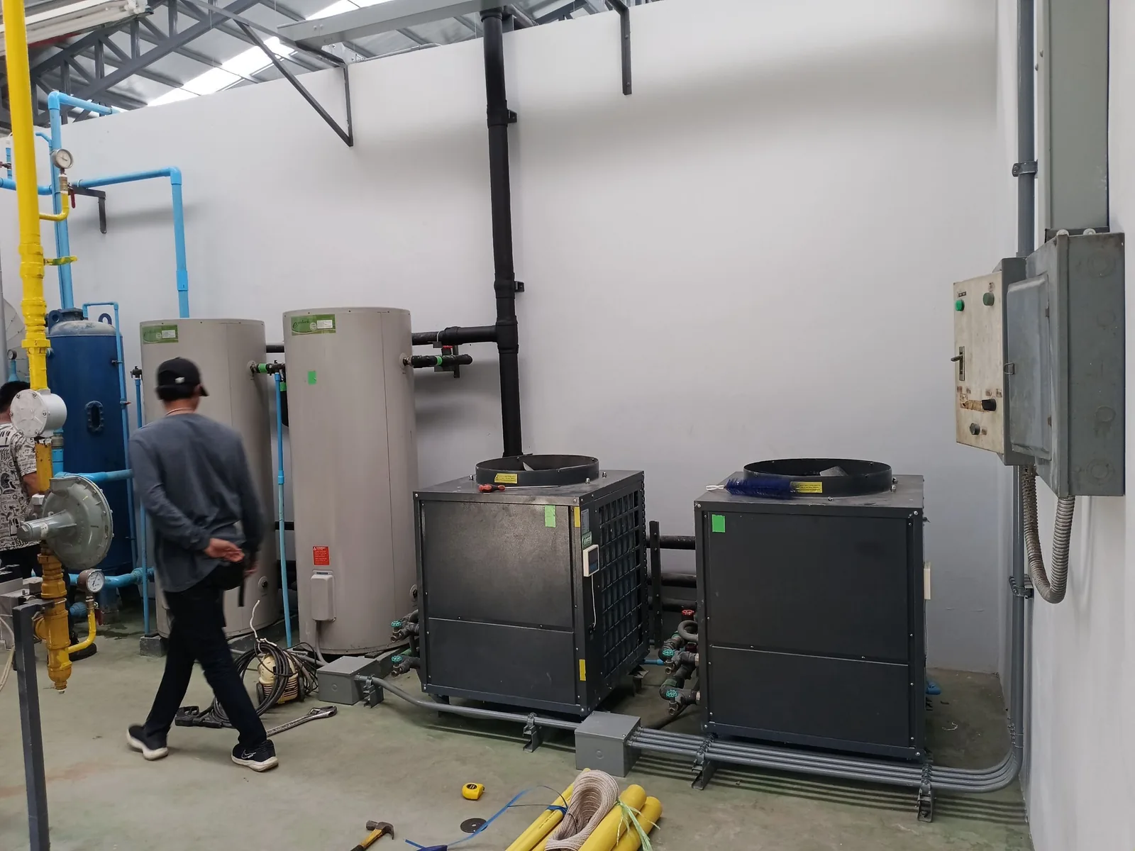 Renovate ระบบน้ำร้อนโรงงานซักรีด โรงแรม 300 ห้อง หาดป่าตอง ภูเก็ต — เปลี่ยนจาก Steam Boiler เป็น Ecotech Heat Pump 500 ลิตร/ชม. 2 ตัว - รูปที่ 4