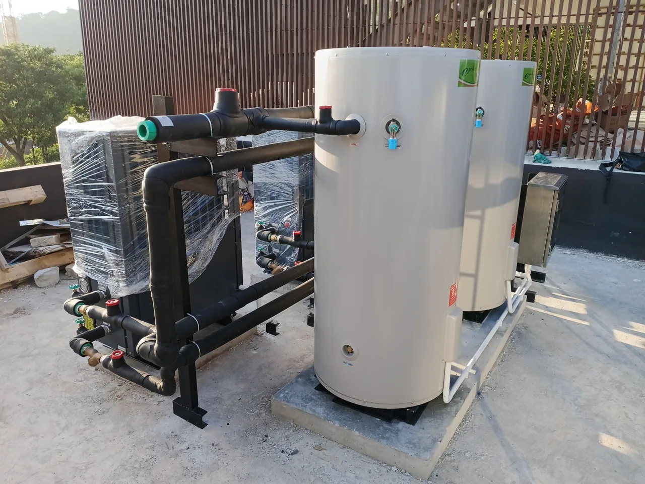 ติดตั้งระบบน้ำร้อน Heat Pump 600 ลิตร/ชม. ครัวรวม — รีสอร์ทหรูริมลากูน หาดกมลา จ.ภูเก็ต - รูปที่ 4