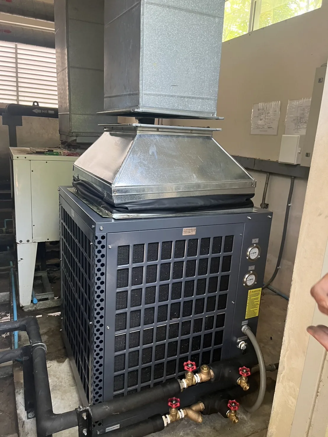 เปลี่ยน Ecotech Heat Pump 500 ลิตร/ชม. ชุดใหม่ โรงแรมหาดกะรน ภูเก็ต — เครื่องเดิมใช้กว่า 10 ปี ลูกค้าเลือก Ecotech ซ้ำอีกครั้ง - รูปที่ 2