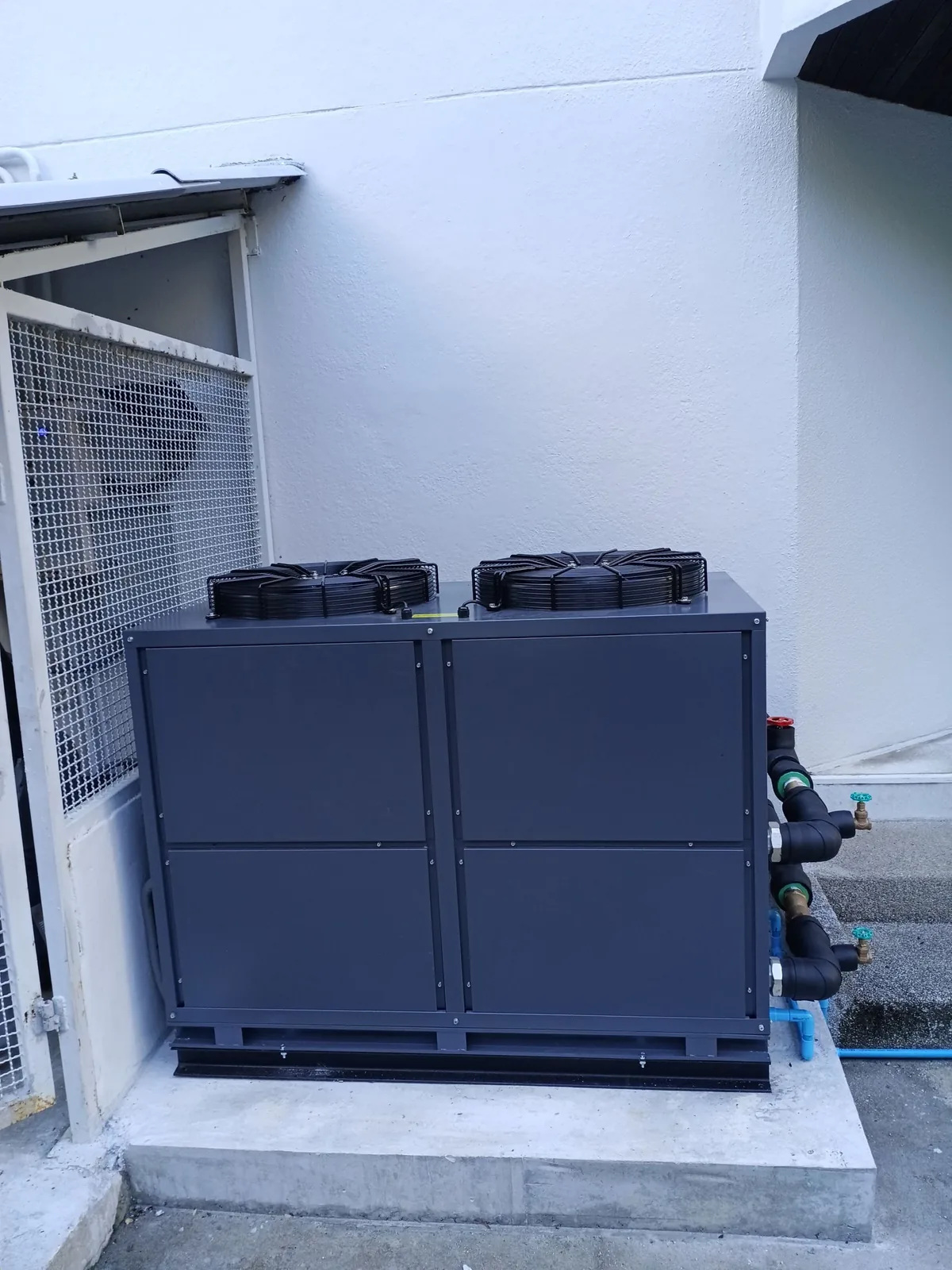 Renovate ระบบน้ำร้อน โรงแรม 60 ห้อง หาดป่าตอง ภูเก็ต — เปลี่ยนจากโซลาร์เป็น Ecotech Heat Pump 1,000 ลิตร/ชม. (ลูกค้าซื้อซ้ำรอบที่ 3) - รูปที่ 2