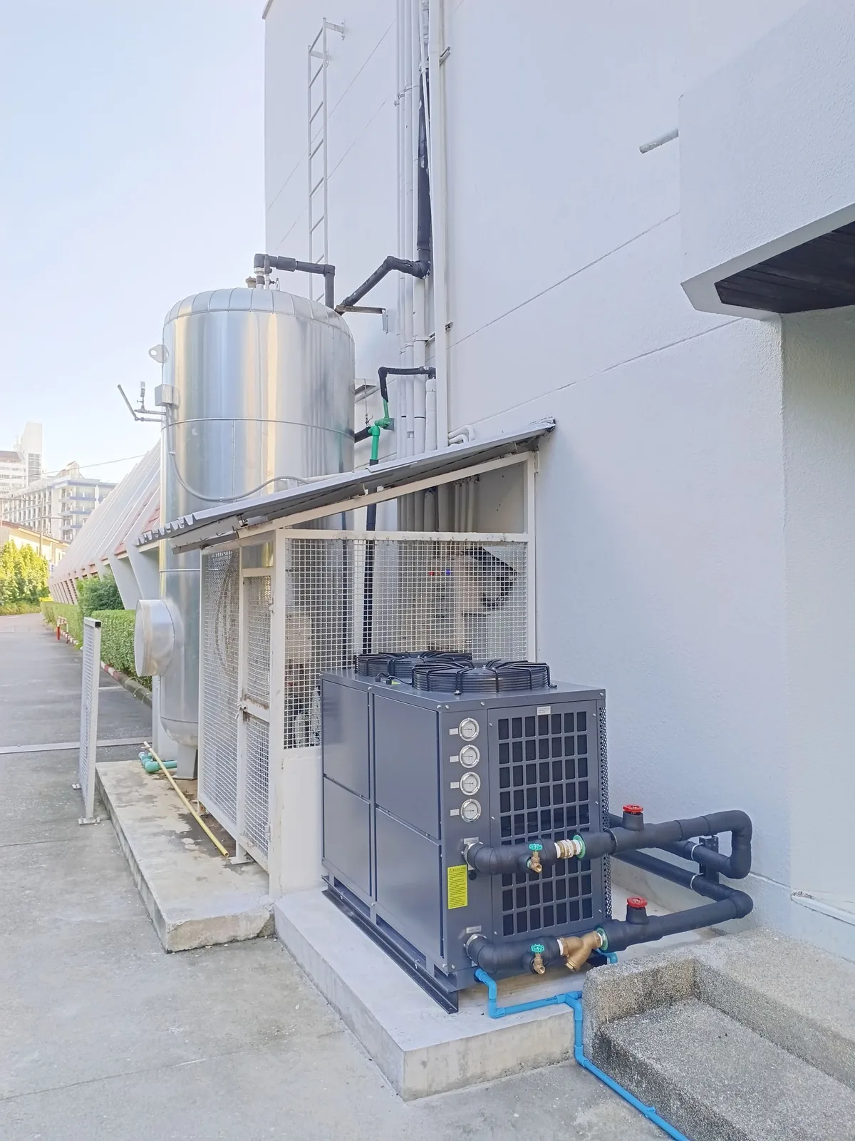 Renovate ระบบน้ำร้อน โรงแรม 60 ห้อง หาดป่าตอง ภูเก็ต — เปลี่ยนจากโซลาร์เป็น Ecotech Heat Pump 1,000 ลิตร/ชม. (ลูกค้าซื้อซ้ำรอบที่ 3) - รูปที่ 3