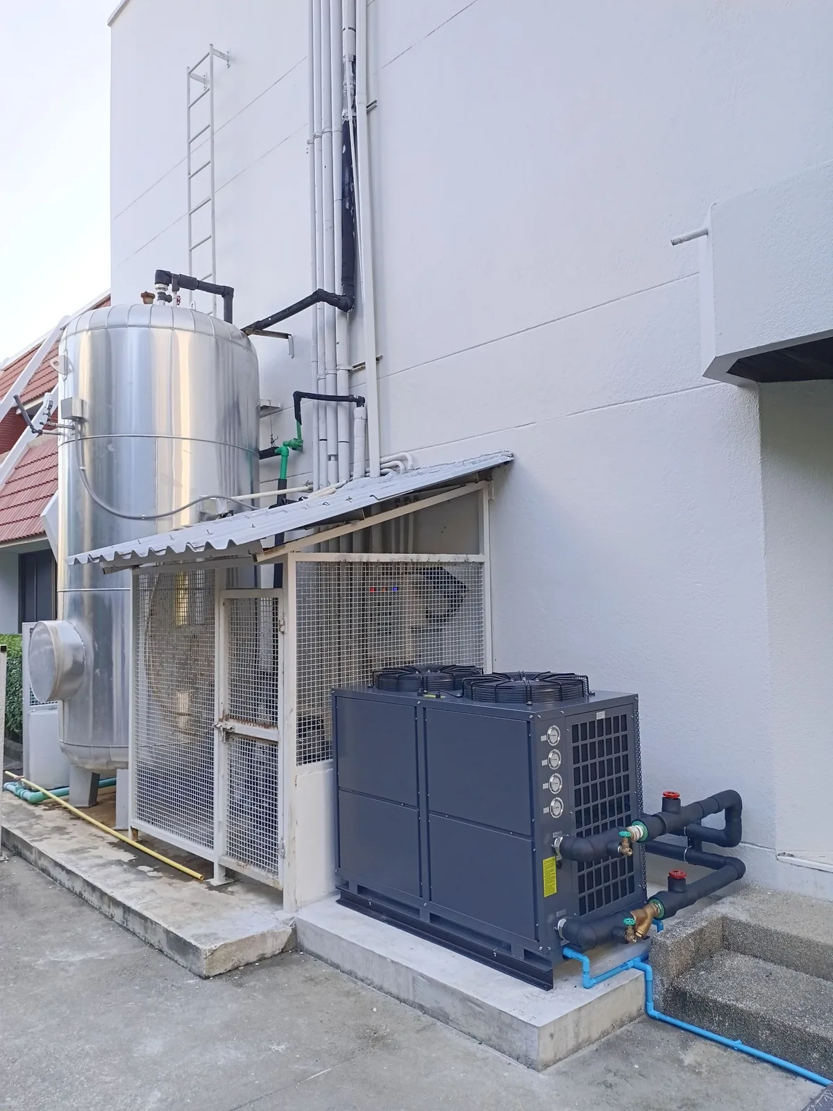 Renovate ระบบน้ำร้อน โรงแรม 60 ห้อง หาดป่าตอง ภูเก็ต — เปลี่ยนจากโซลาร์เป็น Ecotech Heat Pump 1,000 ลิตร/ชม. (ลูกค้าซื้อซ้ำรอบที่ 3) - รูปที่ 7