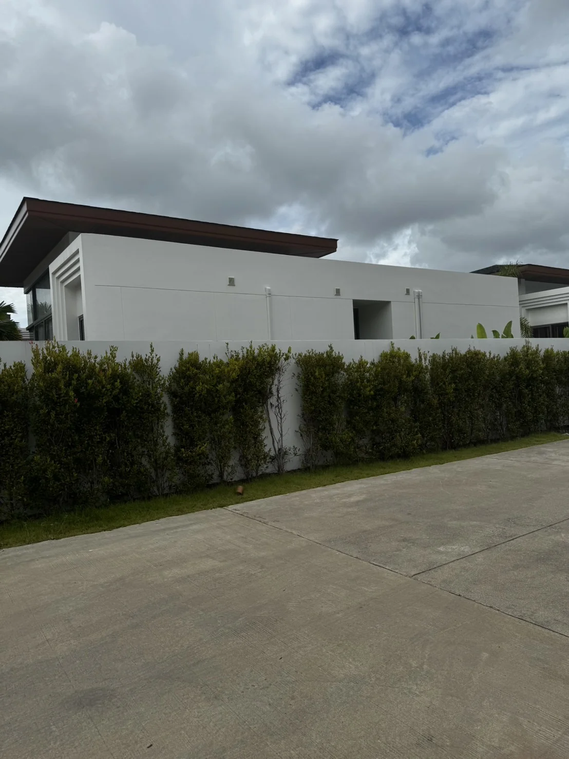 พูลวิลล่าส่วนตัว — Pool Heat Pump PHP-100 สระ 3.2 × 11 เมตร (สำรวจ → ทำแท่น → ส่งของ → ติดตั้ง)
