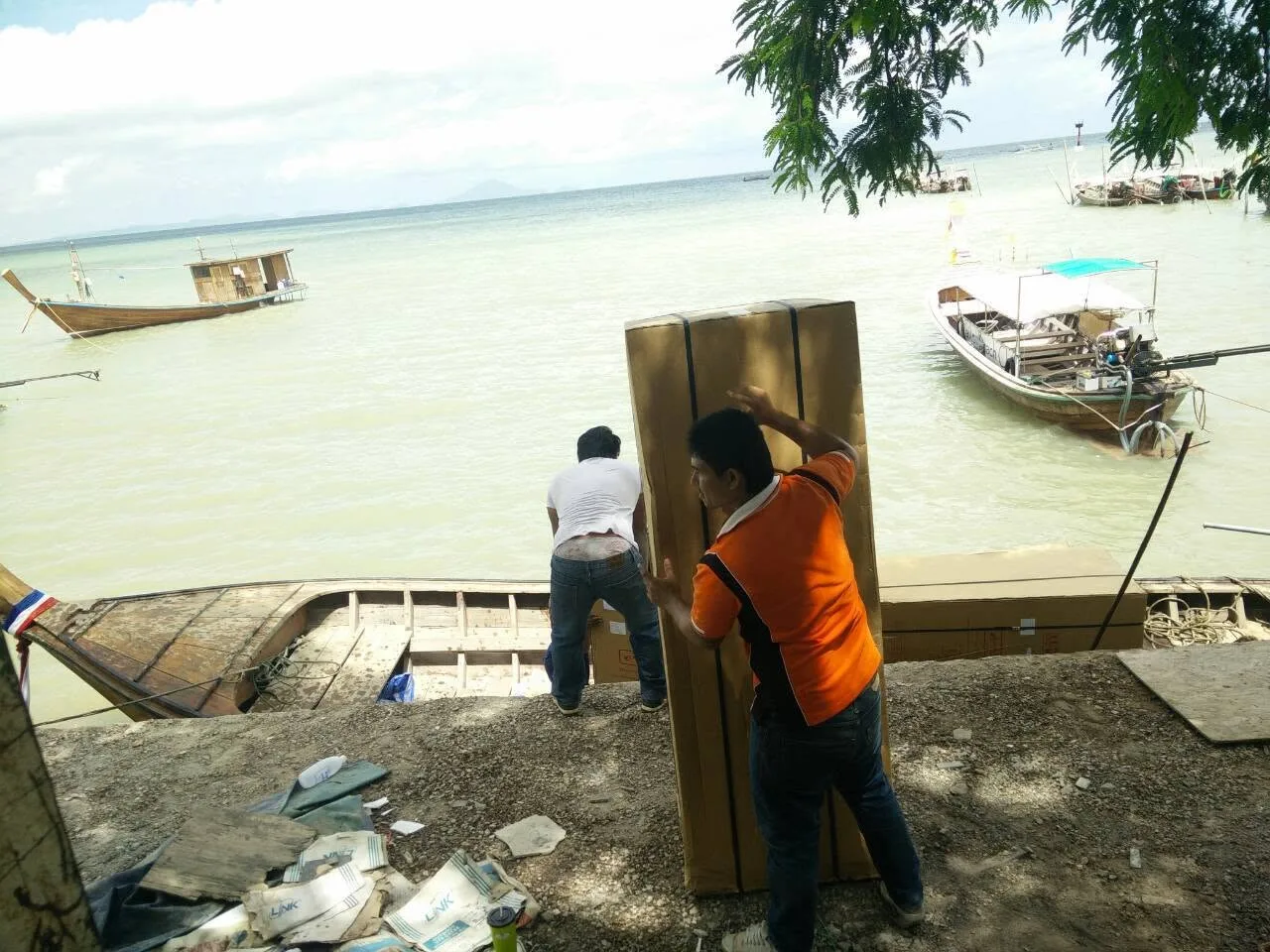ติดตั้ง Ecotech Heat Pump โรงแรมห้าดาว หาดไร่เลย์ กระบี่ — ขนเครื่องข้ามทะเลด้วยเรือหางยาว - รูปที่ 7