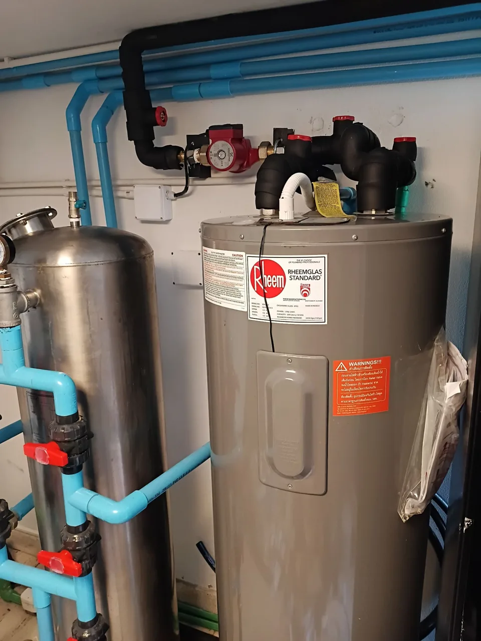 ติดตั้งเครื่องทำน้ำร้อนหม้อต้ม Rheem 200 ลิตร พร้อมระบบควบคุม IoT — Pool Villa เกาะสมุย จ.สุราษฎร์ธานี