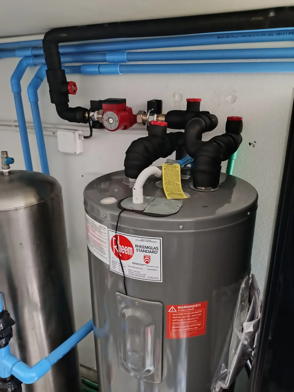 ติดตั้งเครื่องทำน้ำร้อนหม้อต้ม Rheem 200 ลิตร พร้อมระบบควบคุม IoT — Pool Villa เกาะสมุย จ.สุราษฎร์ธานี - รูปที่ 2