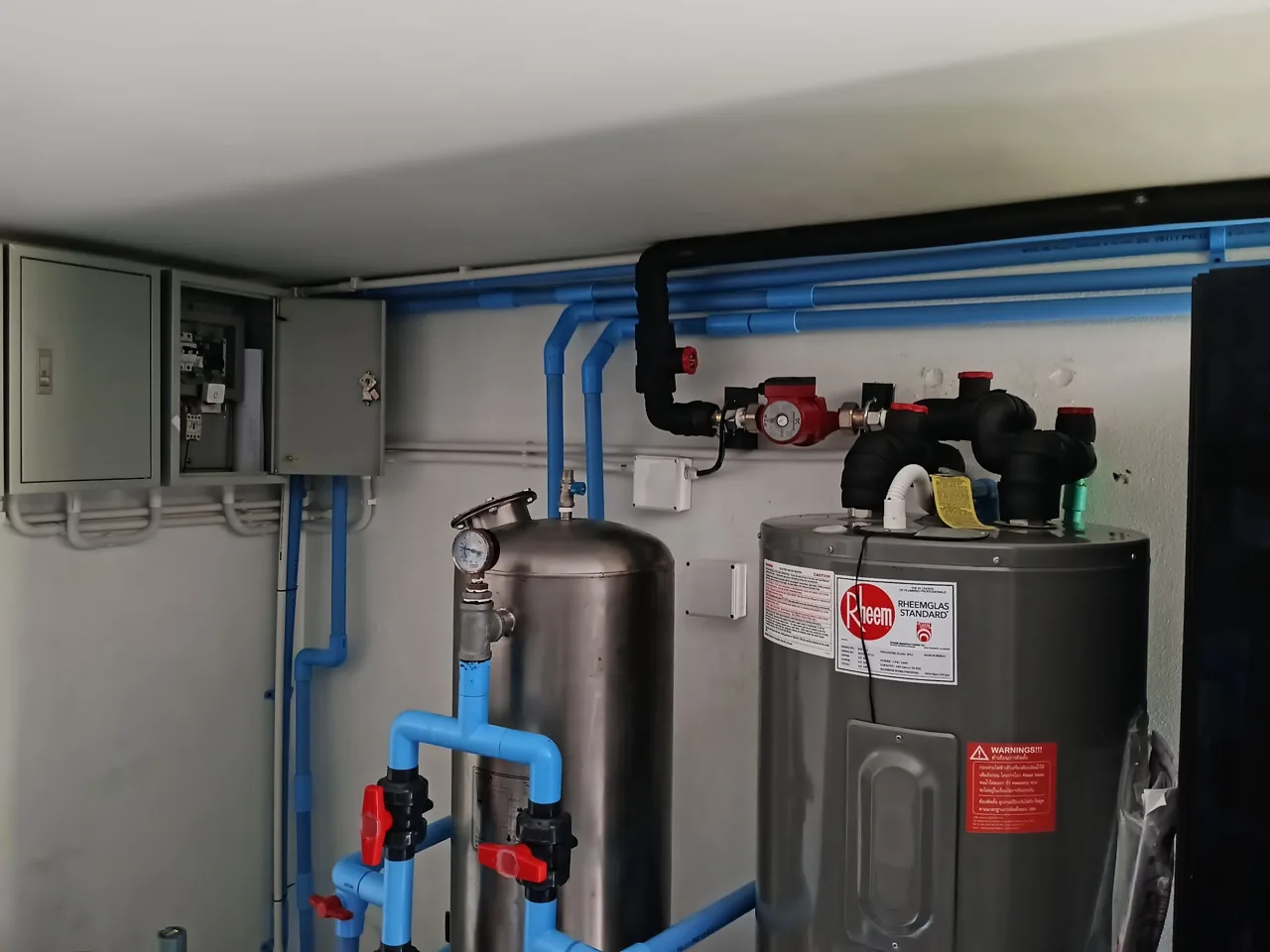 ติดตั้งเครื่องทำน้ำร้อนหม้อต้ม Rheem 200 ลิตร พร้อมระบบควบคุม IoT — Pool Villa เกาะสมุย จ.สุราษฎร์ธานี - รูปที่ 4