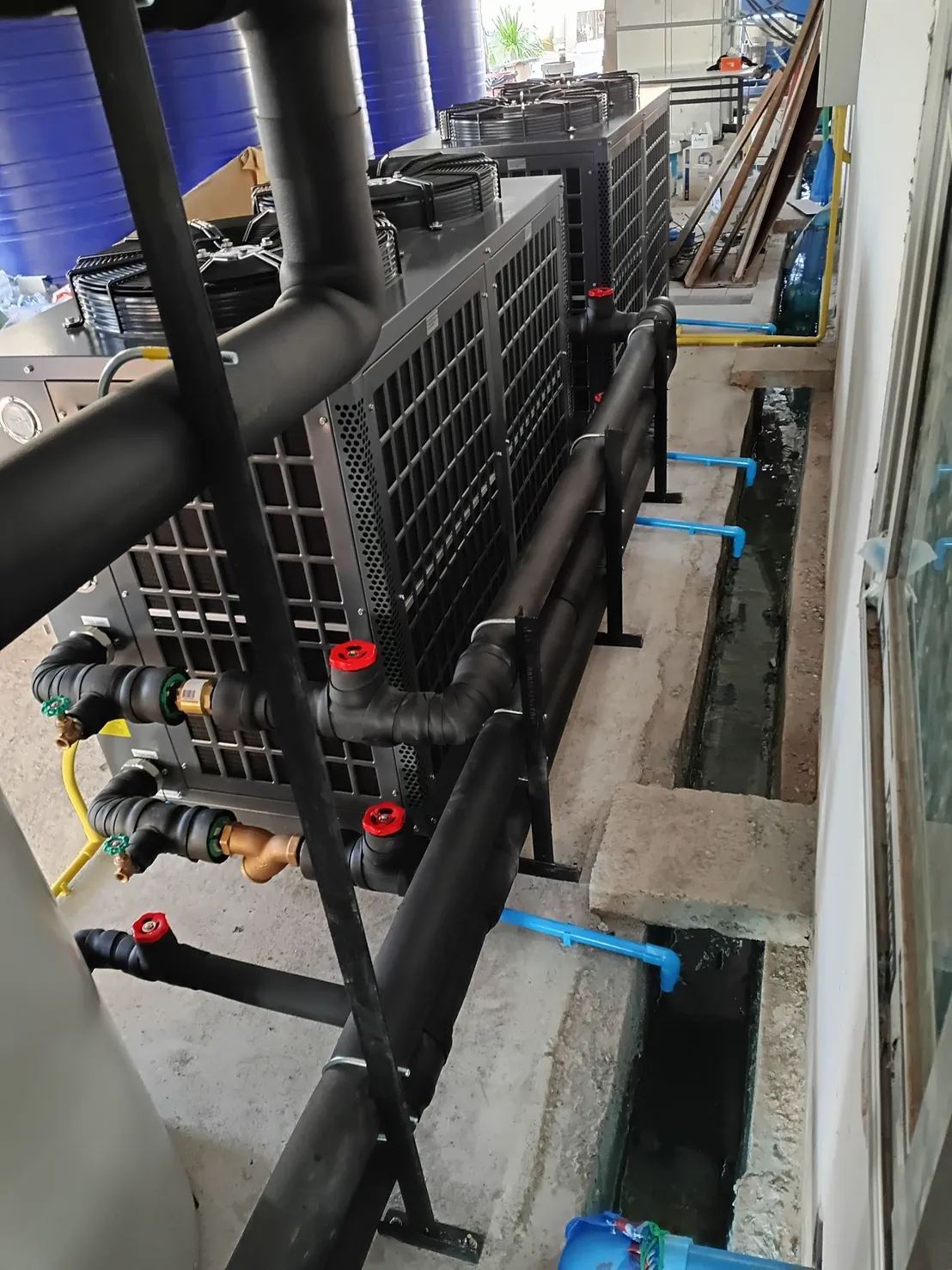 ติดตั้ง Ecotech Heat Pump 1000 ลิตร/ชม. 2 เครื่อง น้ำร้อน 70°C โรงงานซักอบรีด จ.สุราษฎร์ธานี (ซักผ้าฆ่าเชื้อให้โรงพยาบาลรัฐ) - รูปที่ 5