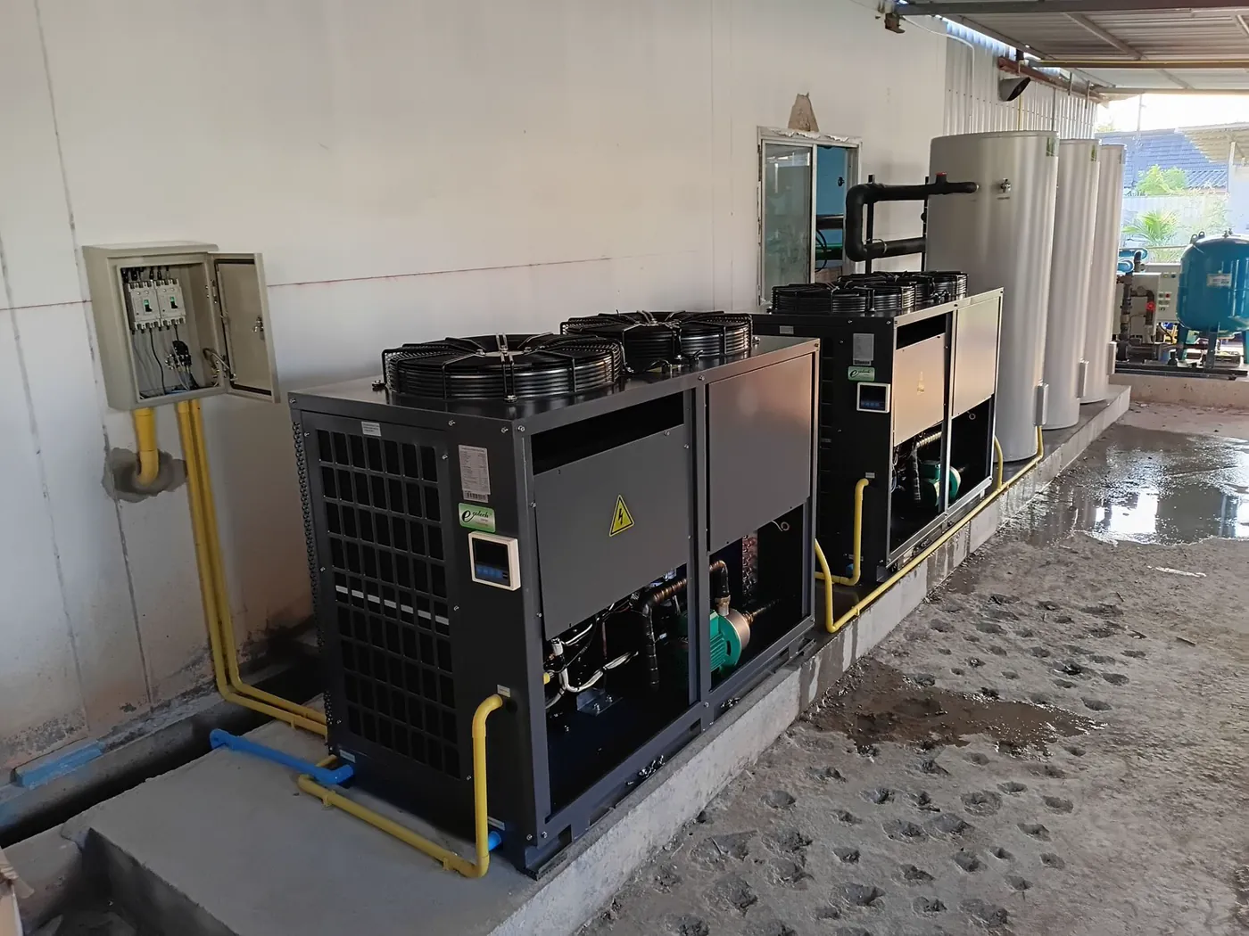 ติดตั้ง Ecotech Heat Pump 1000 ลิตร/ชม. 2 เครื่อง น้ำร้อน 70°C โรงงานซักอบรีด จ.สุราษฎร์ธานี (ซักผ้าฆ่าเชื้อให้โรงพยาบาลรัฐ) - รูปที่ 6